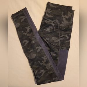 Fabletics - on-the-go Powerhold High-waisted Legging Charcoal Camo/mesh